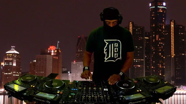 Artist Profile: DJ Stingray 313