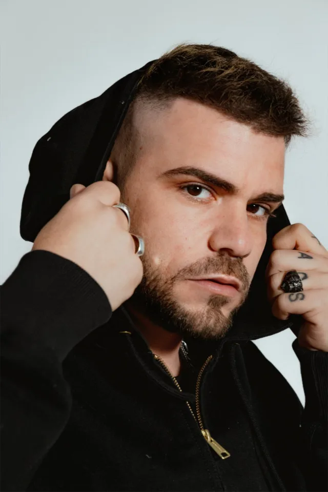 Artist Profile: Héctor Oaks
