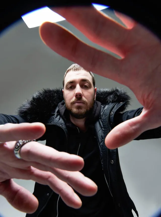 Artist Profile: Varøsian